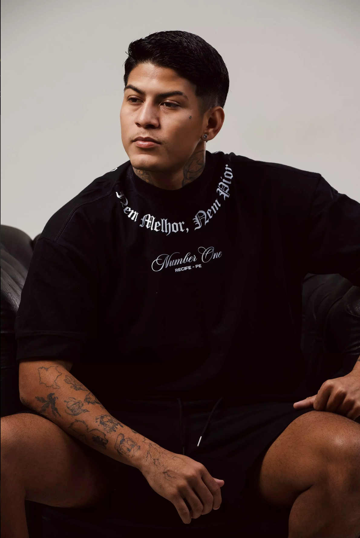 CAMISETA OVERSIZED PRETA "NEM MELHOR NEM PIOR"