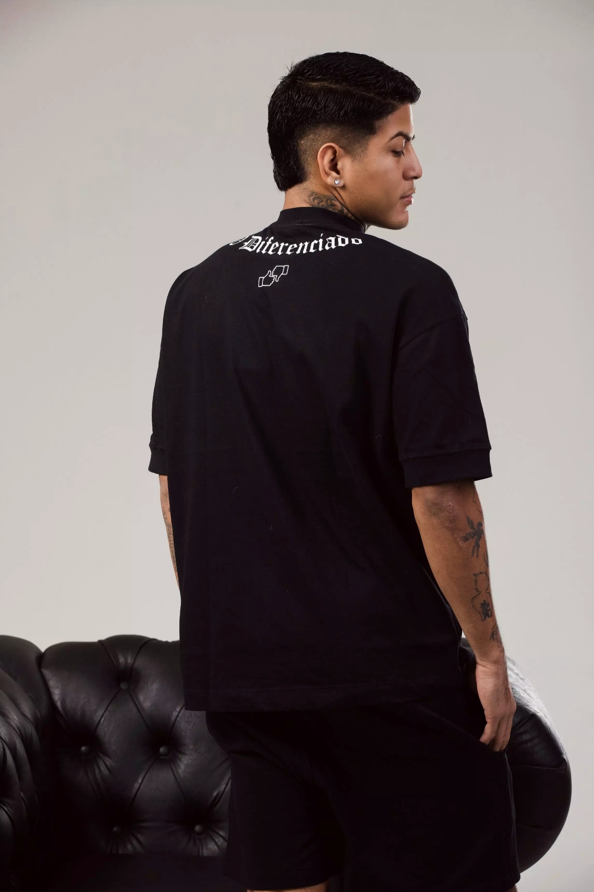 CAMISETA OVERSIZED PRETA "NEM MELHOR NEM PIOR"