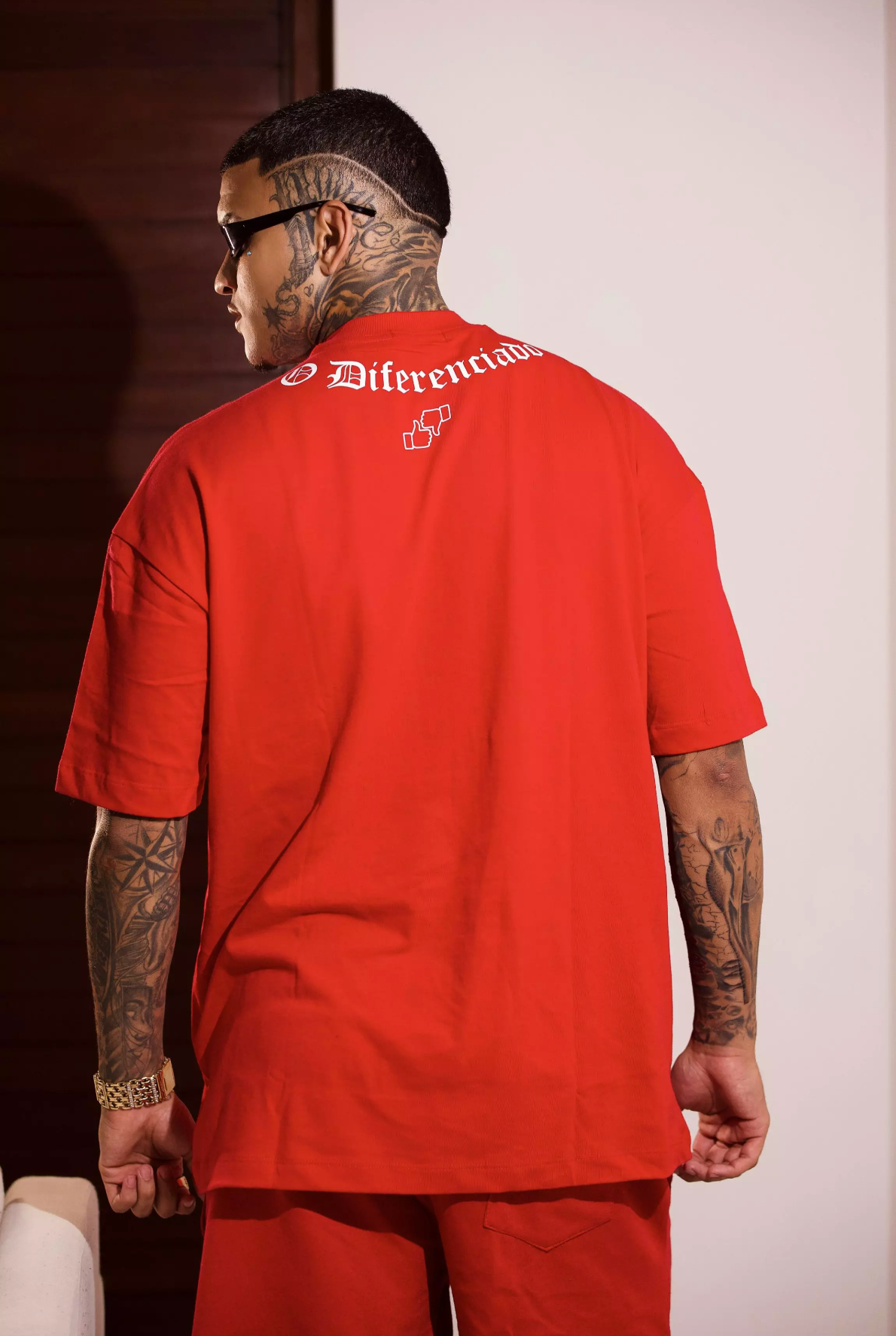 CAMISETA OVERSIZED VERMELHO "NEM MELHOR NEM PIOR"