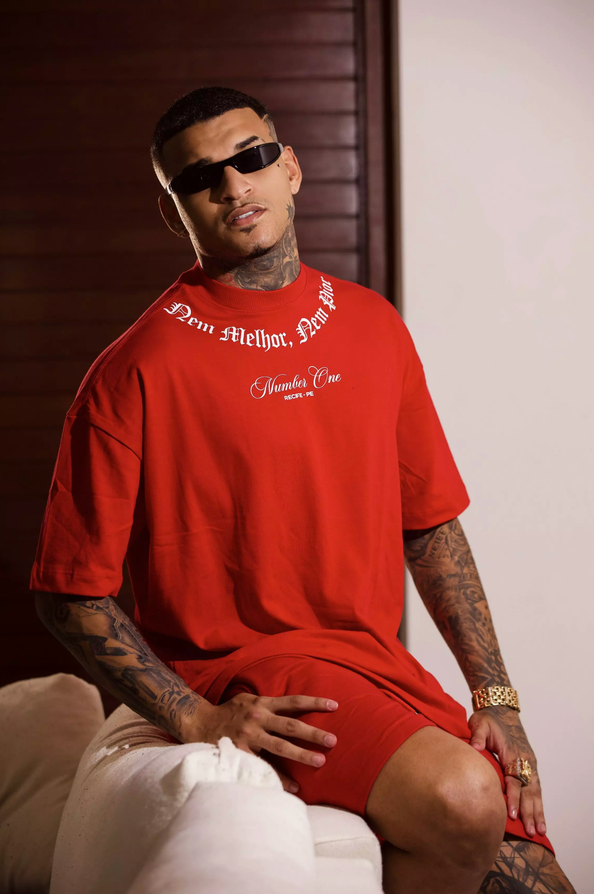 CAMISETA OVERSIZED VERMELHO "NEM MELHOR NEM PIOR"