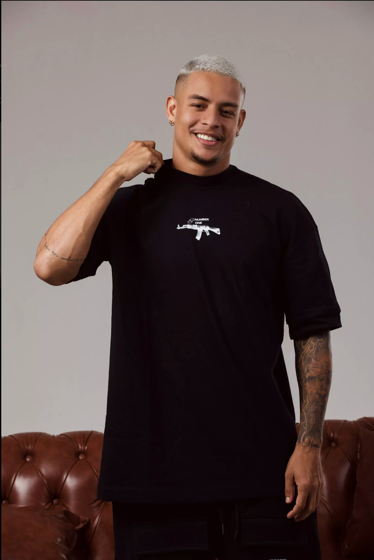 CAMISETA OVERSIZED PRETA "AK"