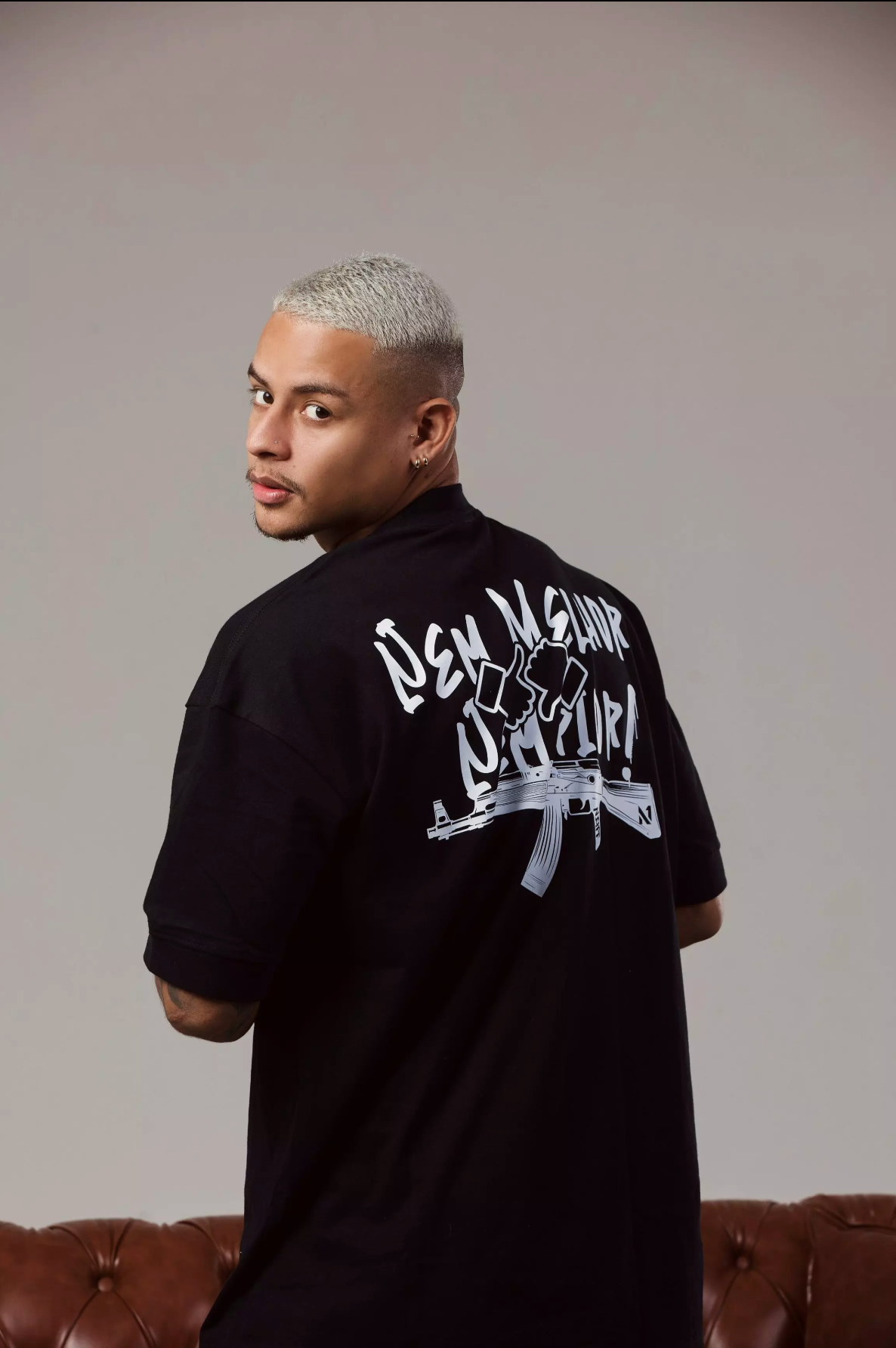 CAMISETA OVERSIZED PRETA "AK"