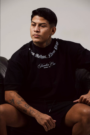 CAMISETA OVERSIZED PRETA "NEM MELHOR NEM PIOR"