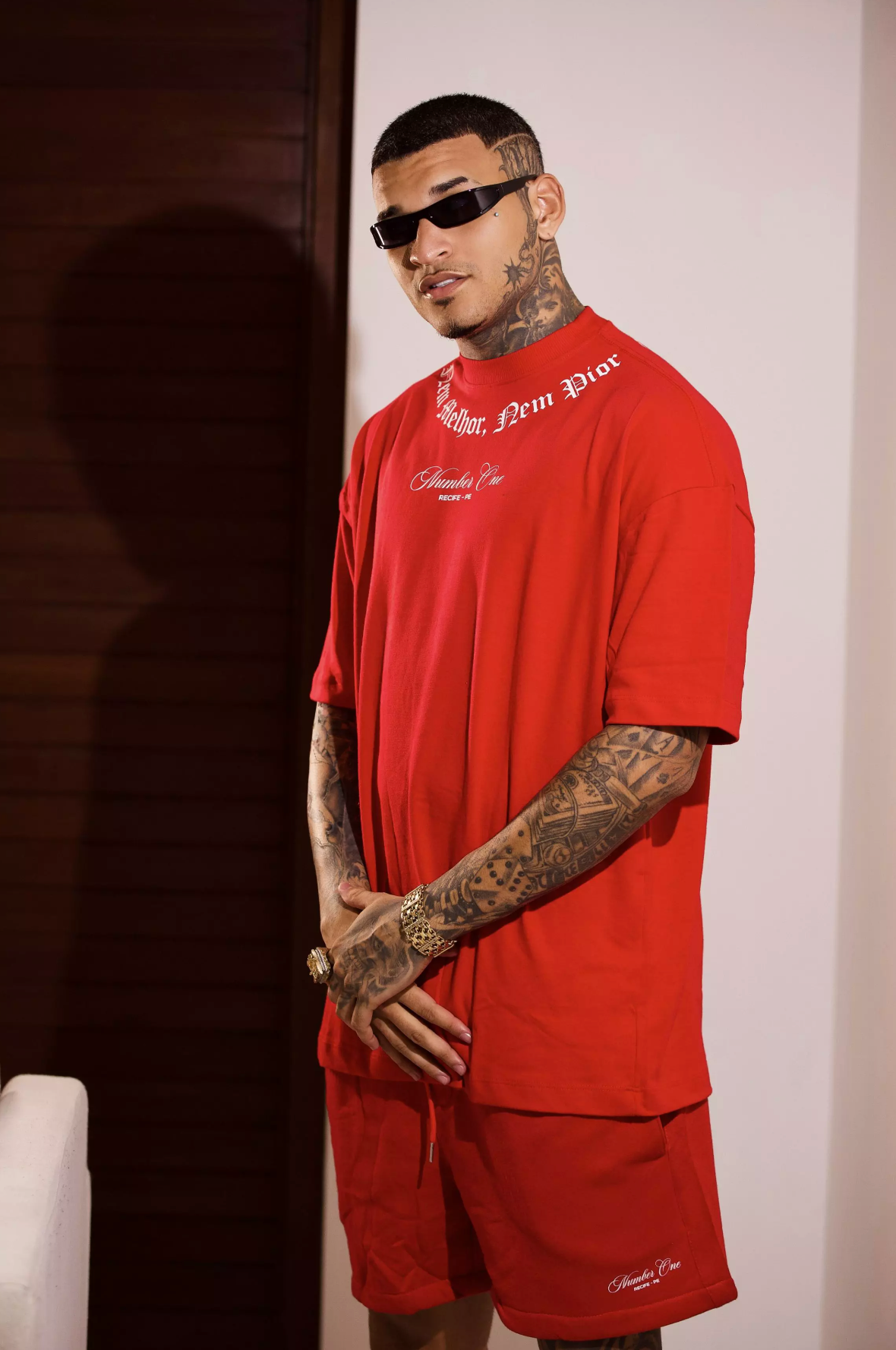 CAMISETA OVERSIZED VERMELHO "NEM MELHOR NEM PIOR"